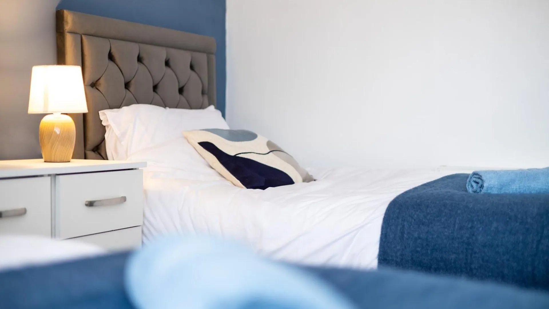 Cozy Home, Sleeps 4,Only 7Mins From Centre, Parking, Wifi & Netflix Leeds  Leeds (West Yorkshire)