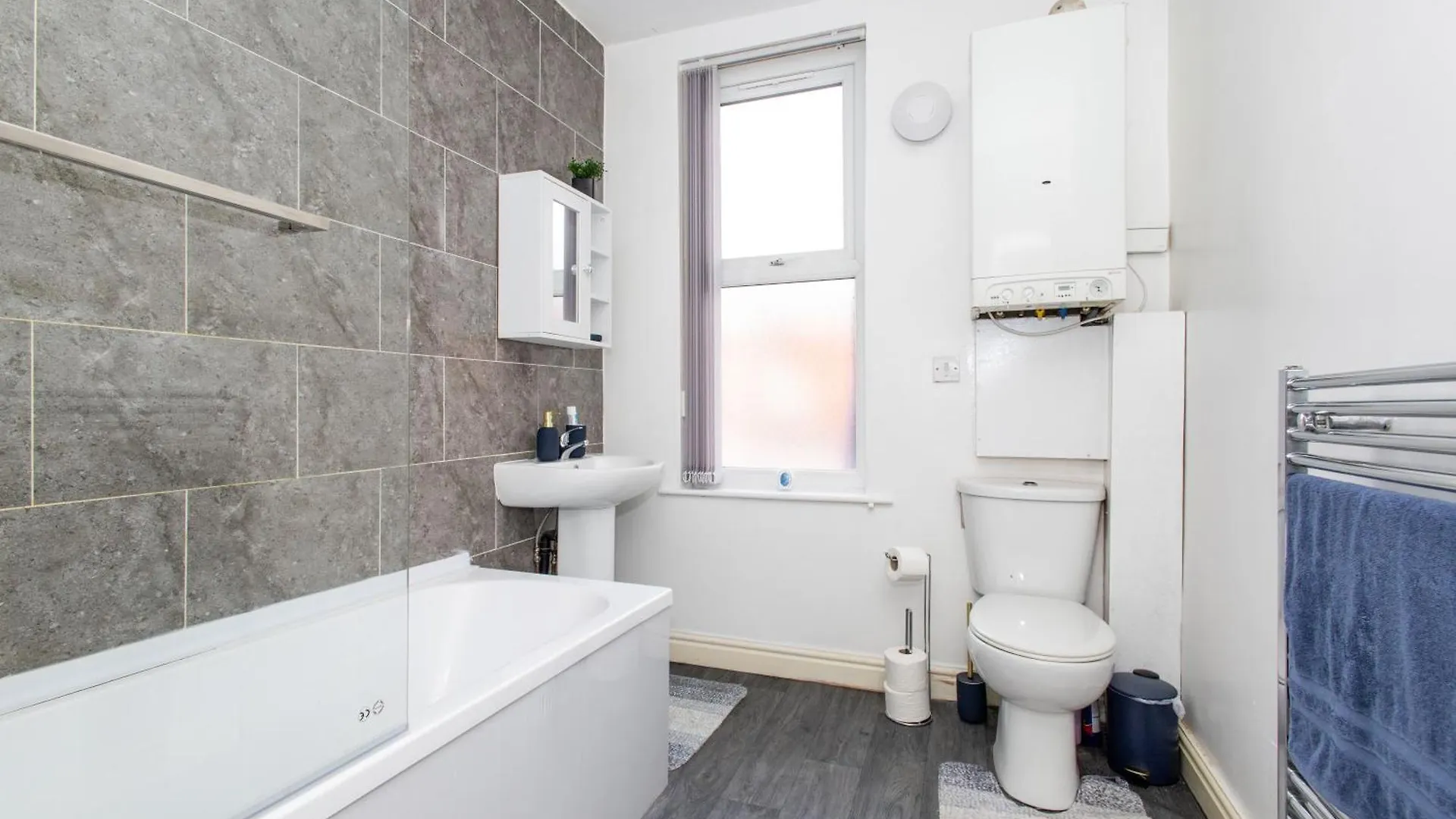 Cozy Home, Sleeps 4,Only 7Mins From Centre, Parking, Wifi & Netflix Leeds