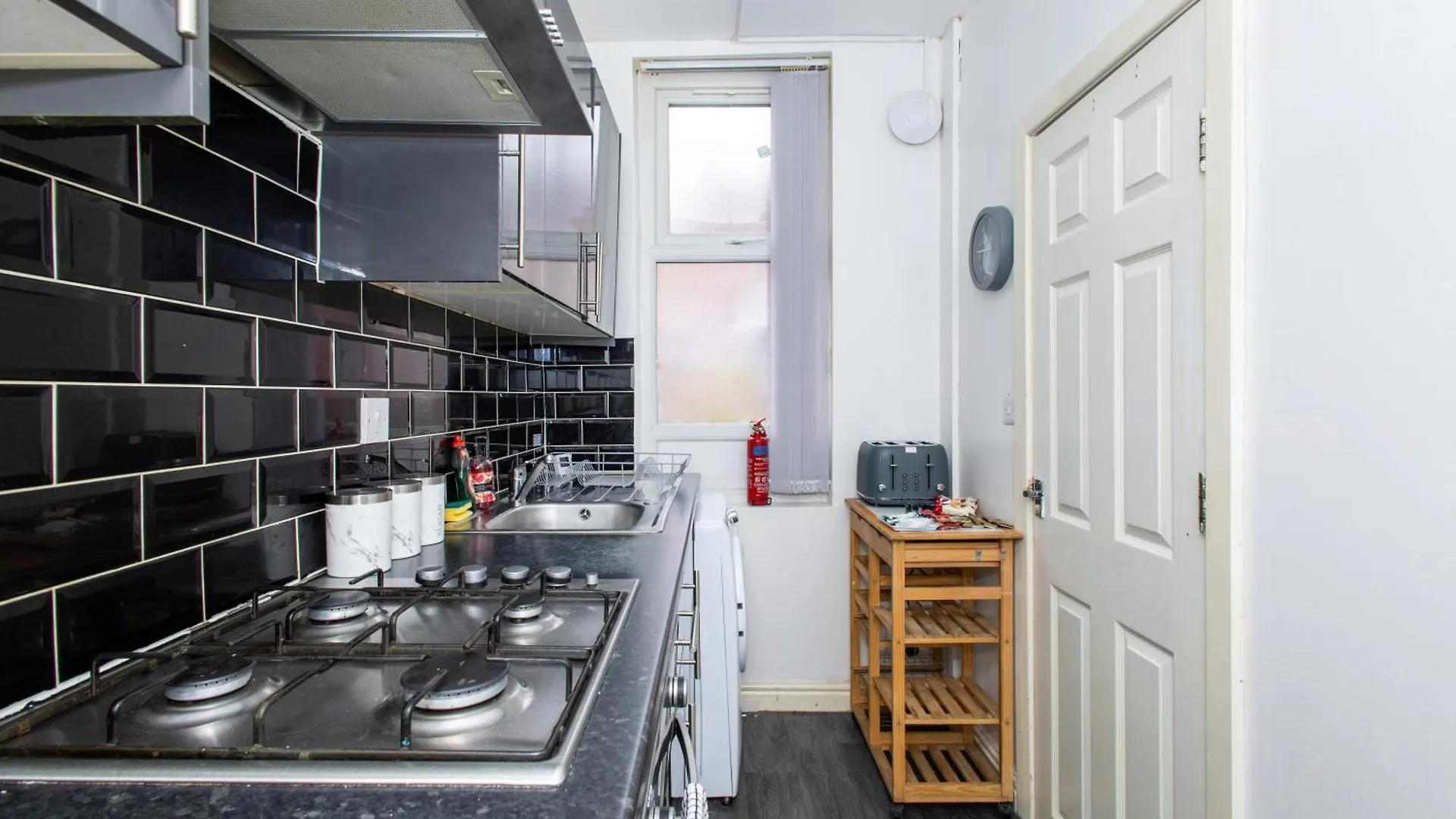 Cozy Home, Sleeps 4,Only 7Mins From Centre, Parking, Wifi & Netflix Leeds  0*, Leeds (West Yorkshire)