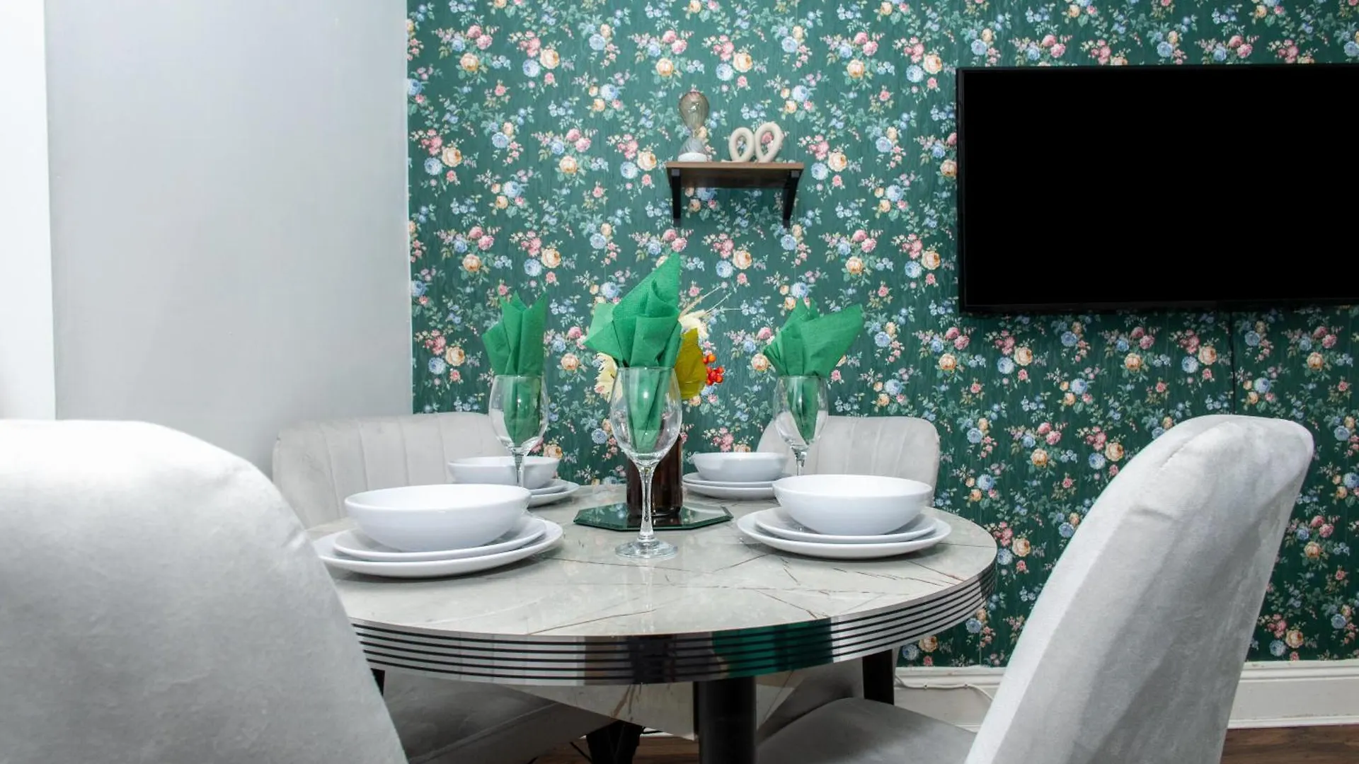 Cozy Home, Sleeps 4,Only 7Mins From Centre, Parking, Wifi & Netflix Leeds
